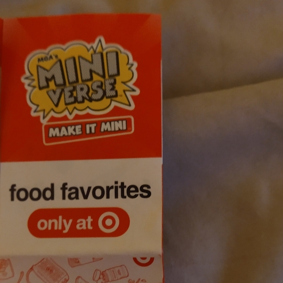 Miniverse make-it mini Target Food Favorites- Mini Cupcakes - Picture 6 of 6